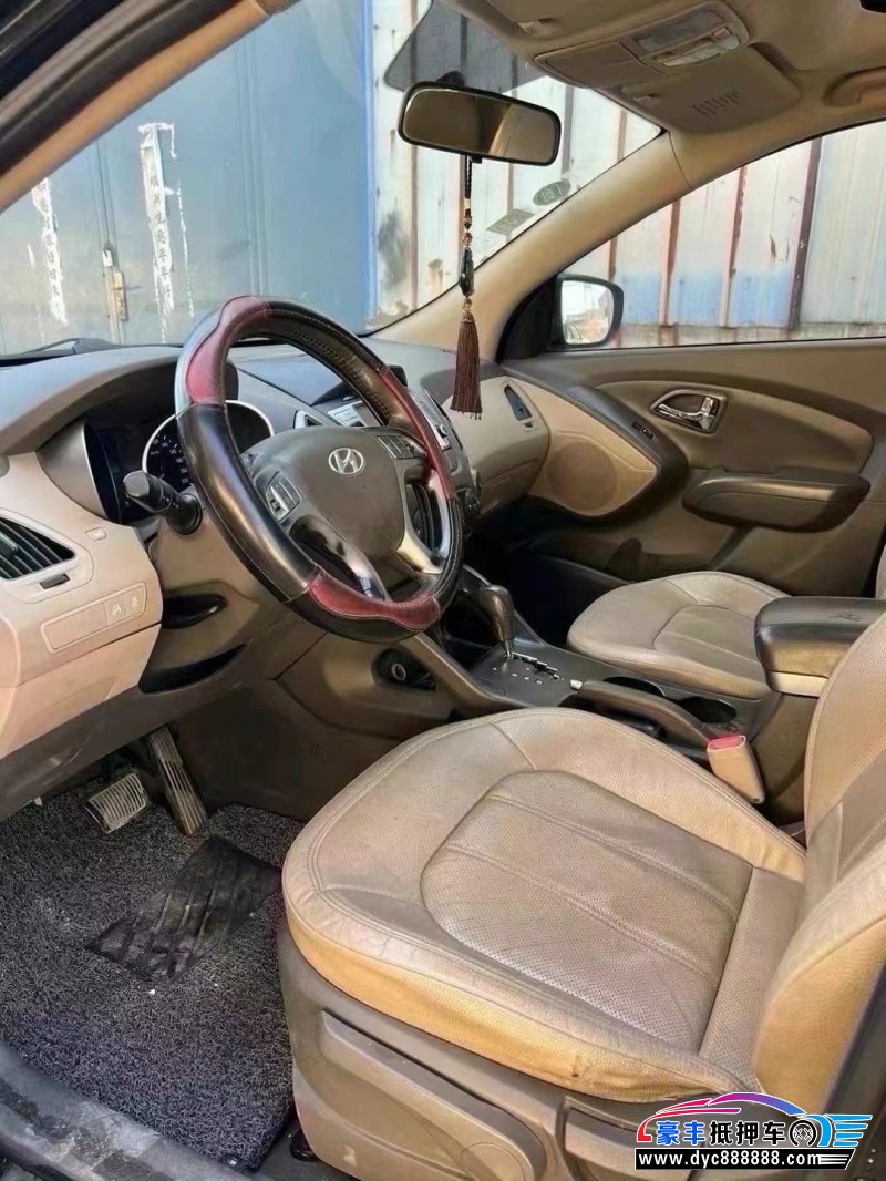 12年现代ix35轿车抵押车出售