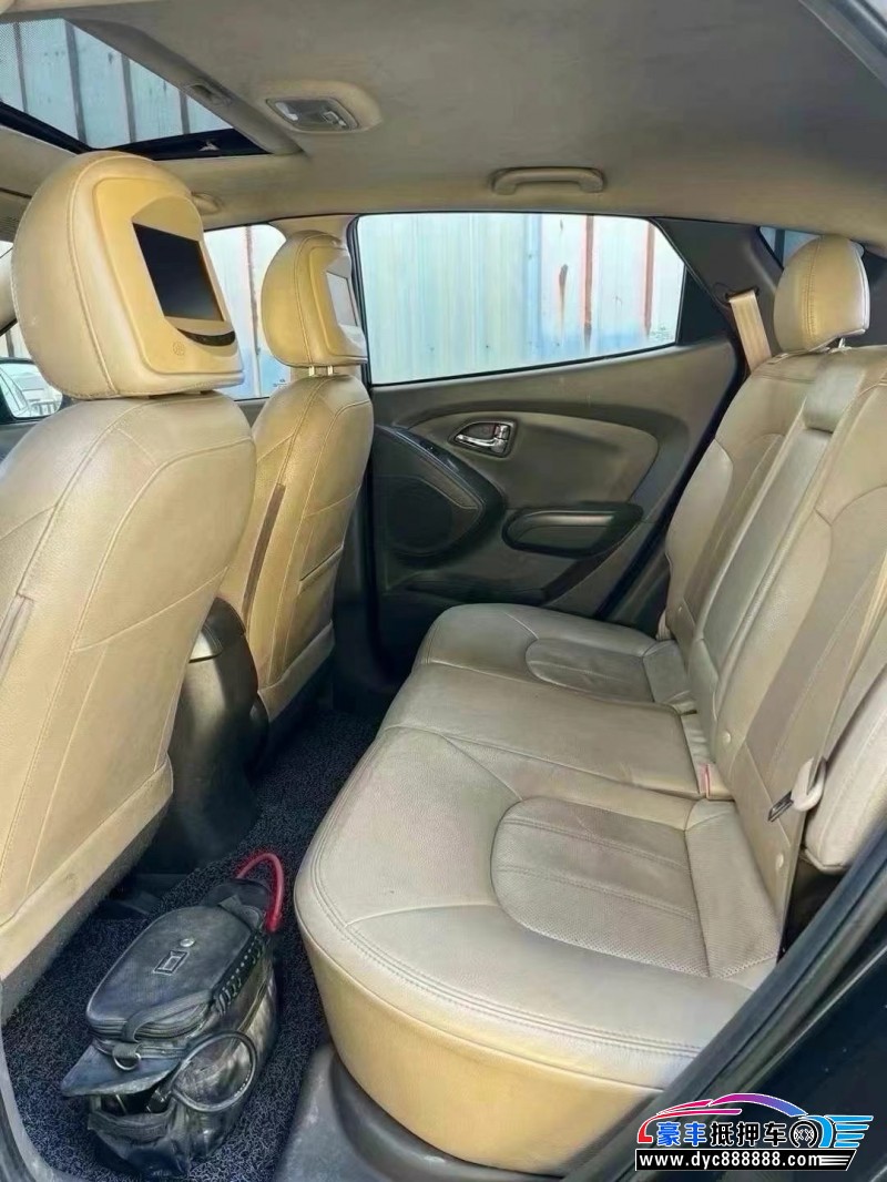 12年现代ix35轿车抵押车出售