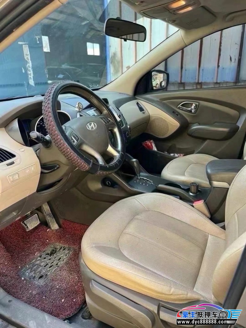 13年现代ix35轿车抵押车出售