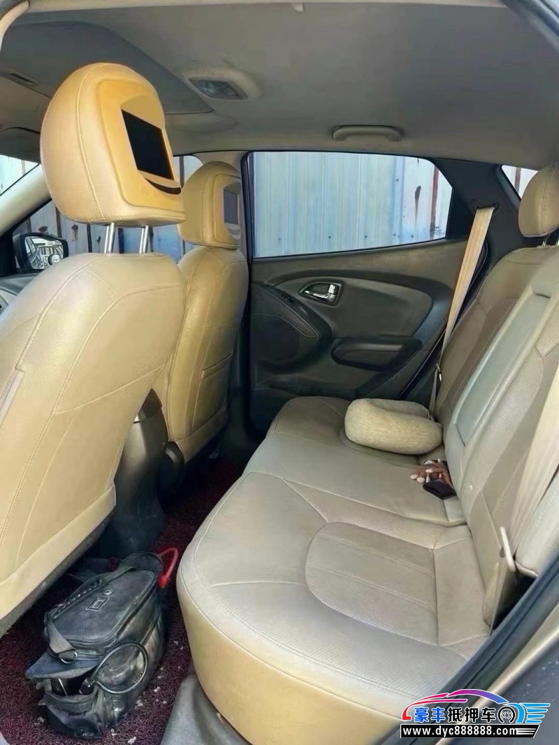 13年现代ix35轿车抵押车出售