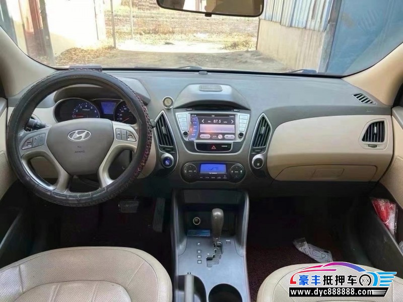 13年现代ix35轿车抵押车出售