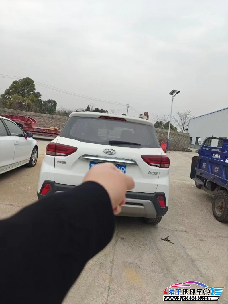 19年现代ix35轿车抵押车出售