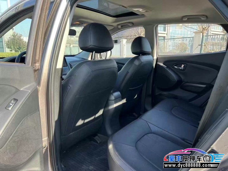 16年现代ix35轿车抵押车出售