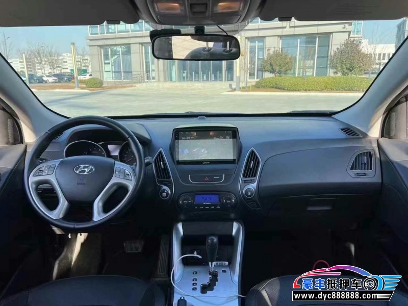 16年现代ix35轿车抵押车出售