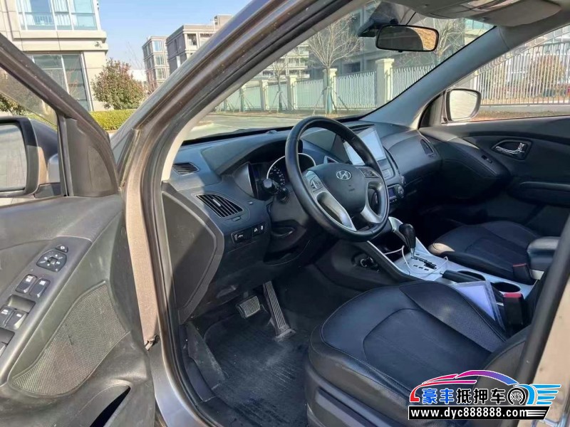 16年现代ix35轿车抵押车出售