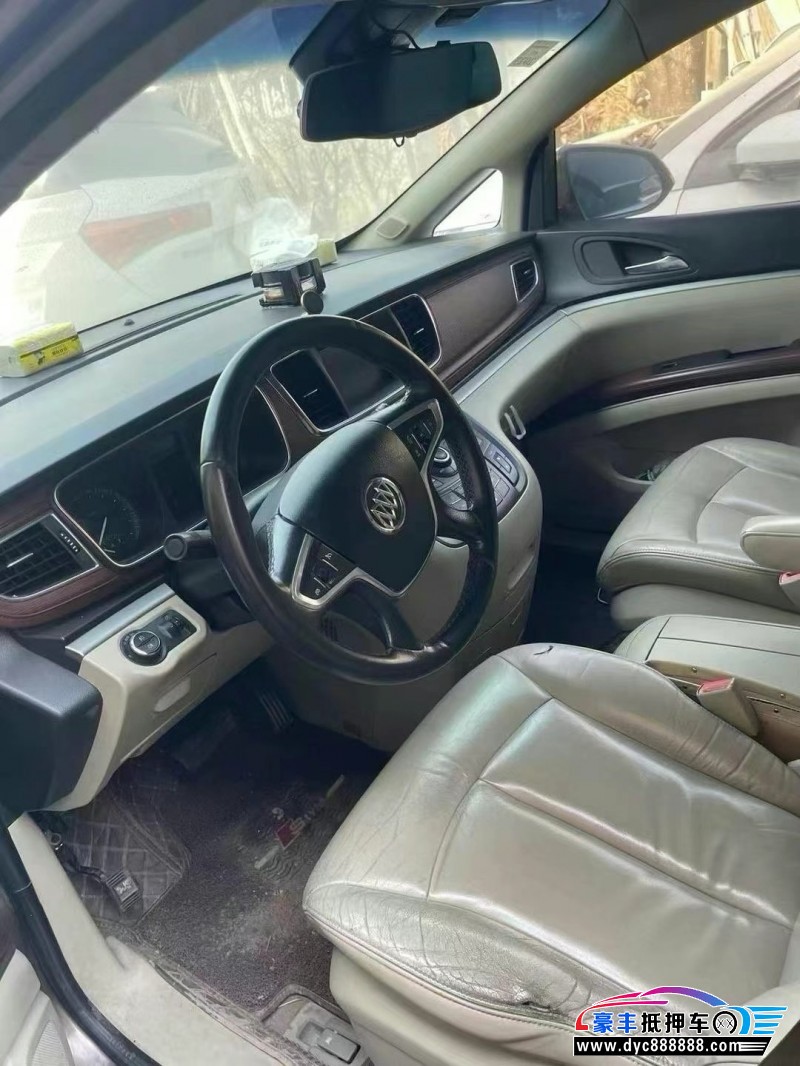 15年别克GL8轿车抵押车出售