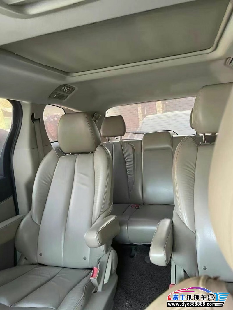 15年别克GL8轿车抵押车出售