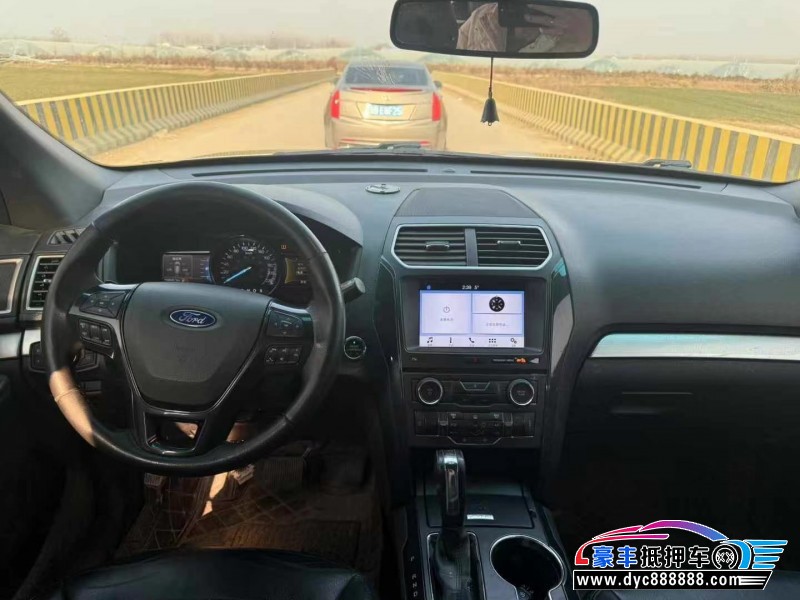 17年福特探险者轿车抵押车出售