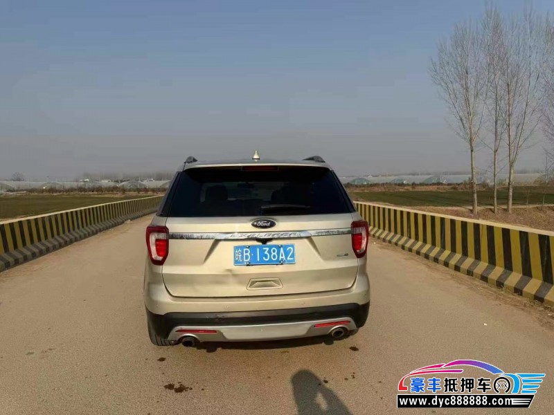 17年福特探险者轿车抵押车出售