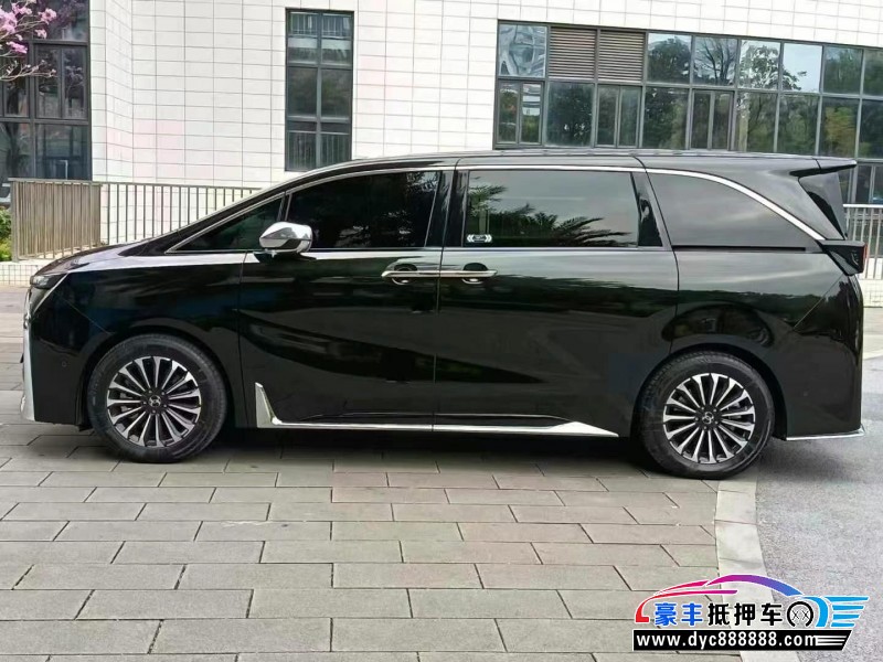 25年合创v09轿车抵押车出售