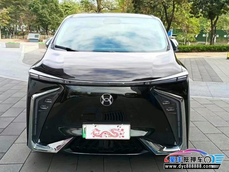 25年合创v09轿车抵押车出售