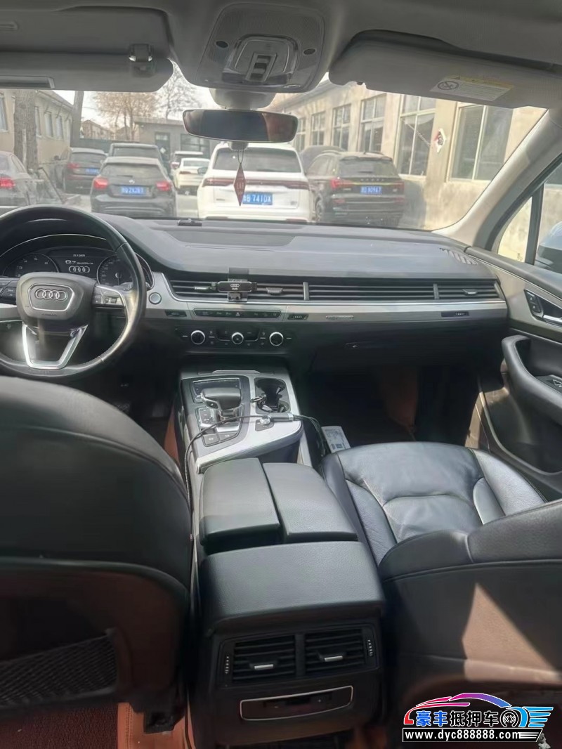 16年奥迪Q7轿车抵押车出售