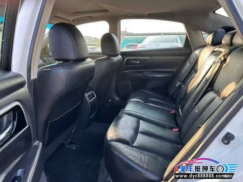 18年日产天籁轿车抵押车出售