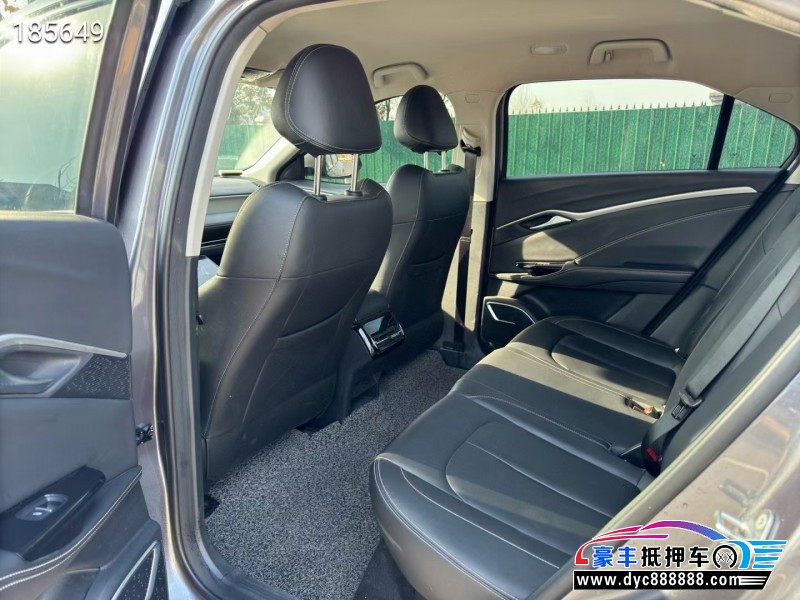 23年哪吒U轿车抵押车出售