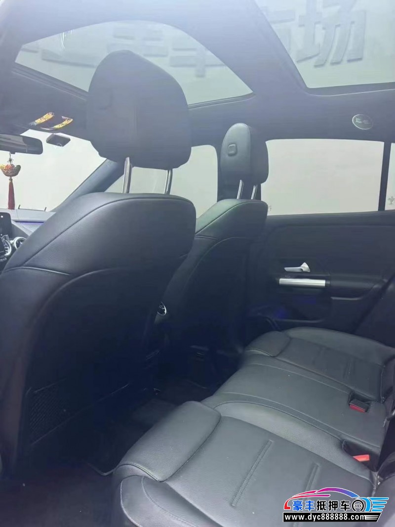 22年奔驰GLA轿车抵押车出售