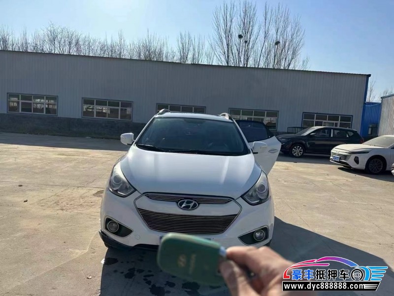 13年现代ix35轿车抵押车出售