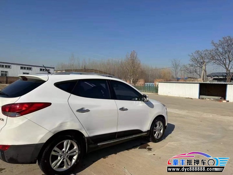 13年现代ix35轿车抵押车出售