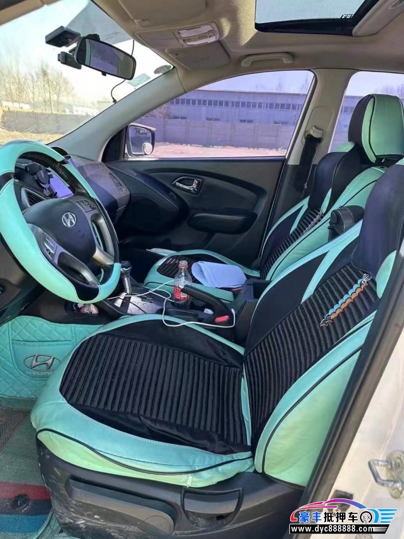 13年现代ix35轿车抵押车出售