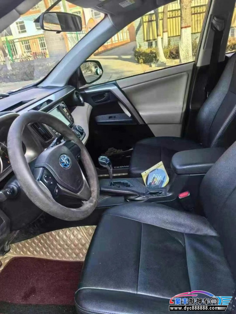 14年丰田RAV4轿车抵押车出售