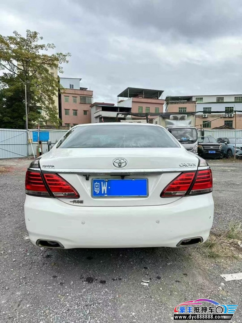 14年丰田皇冠轿车抵押车出售