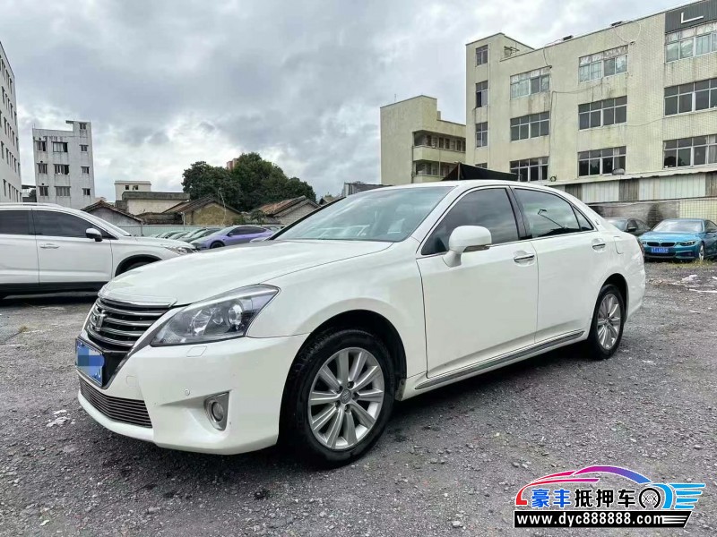 14年丰田皇冠轿车抵押车出售