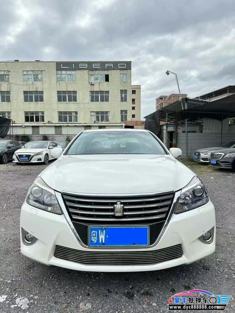 14年丰田皇冠轿车抵押车出售