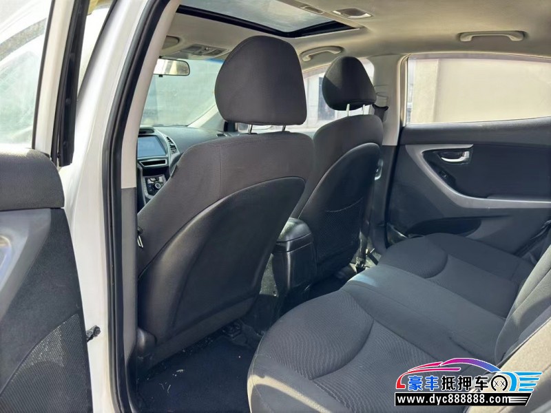 16年现代朗动轿车抵押车出售