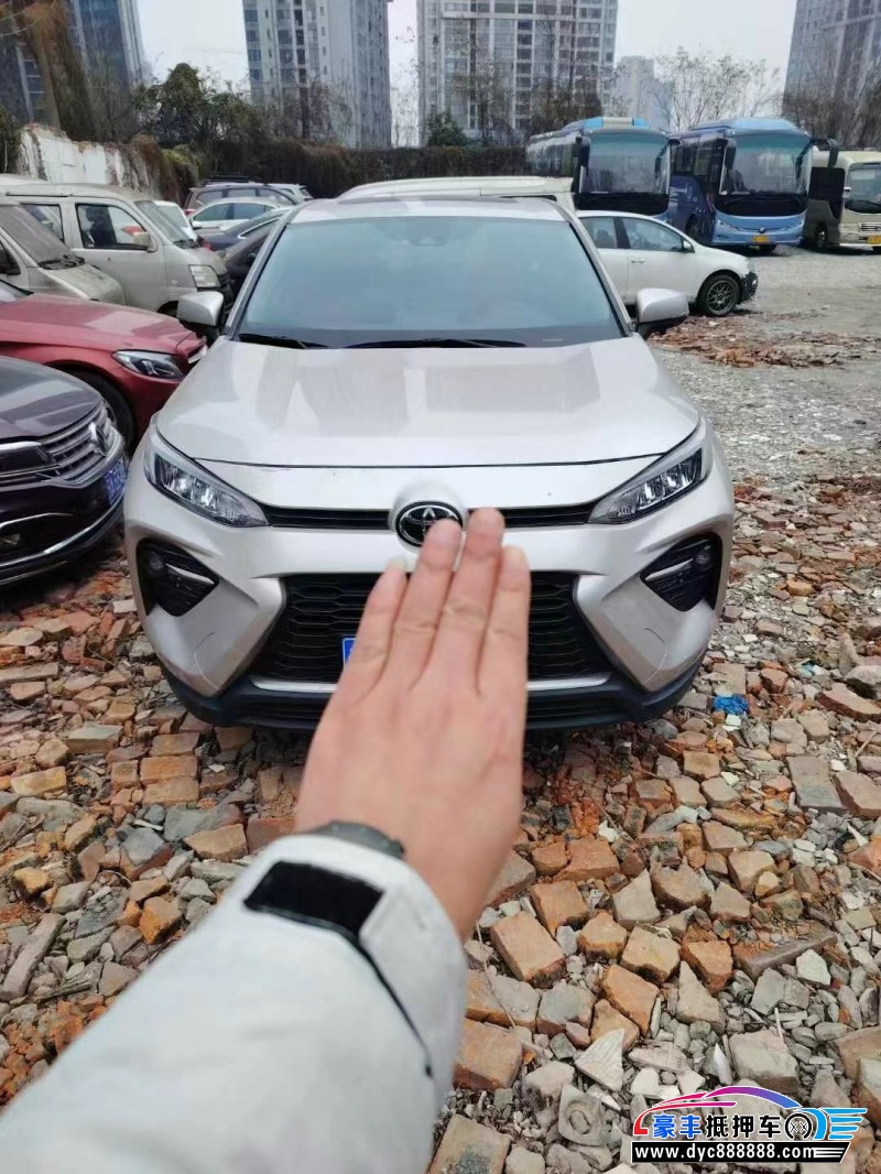 22年丰田威兰达轿车抵押车出售