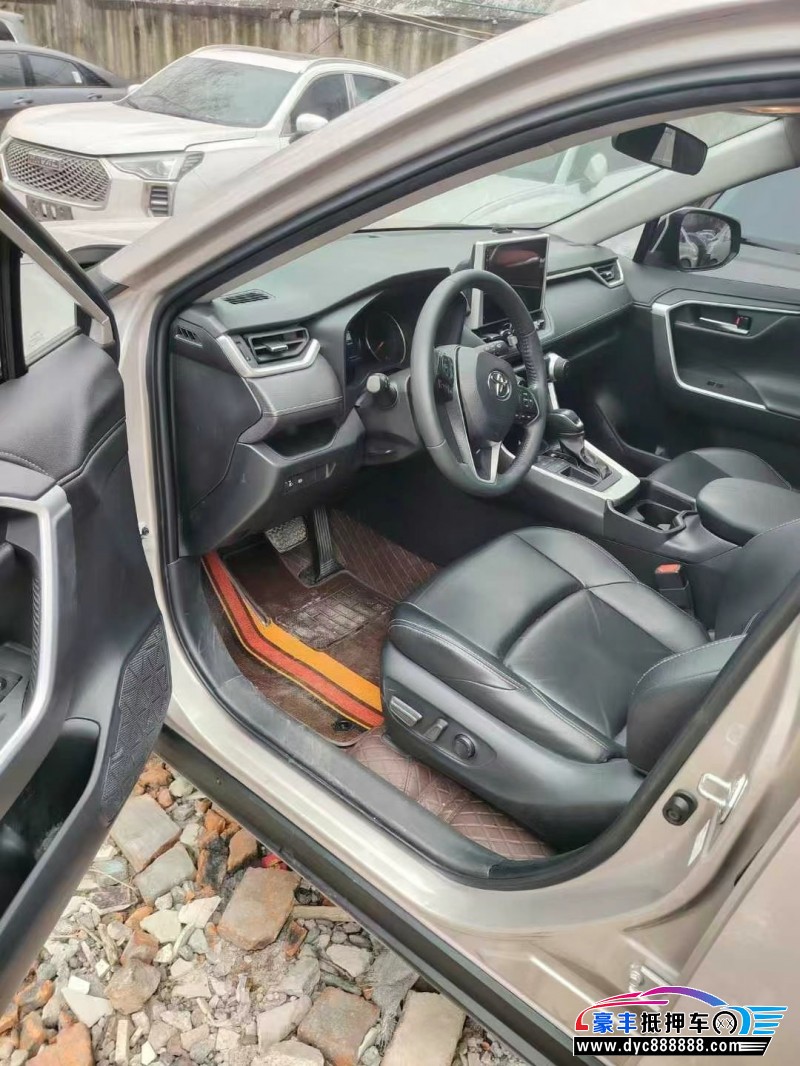 22年丰田威兰达轿车抵押车出售