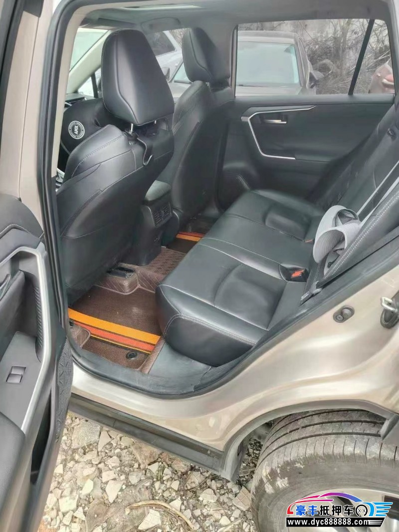 22年丰田威兰达轿车抵押车出售