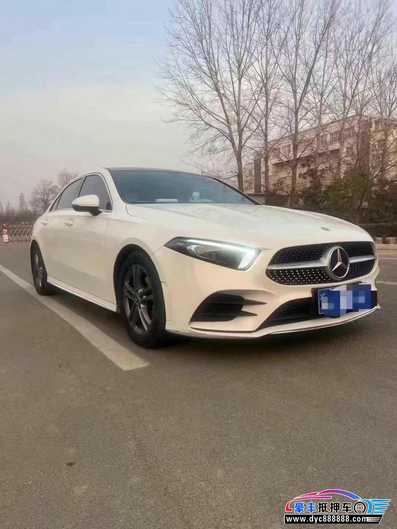 21年奔驰A轿车抵押车出售