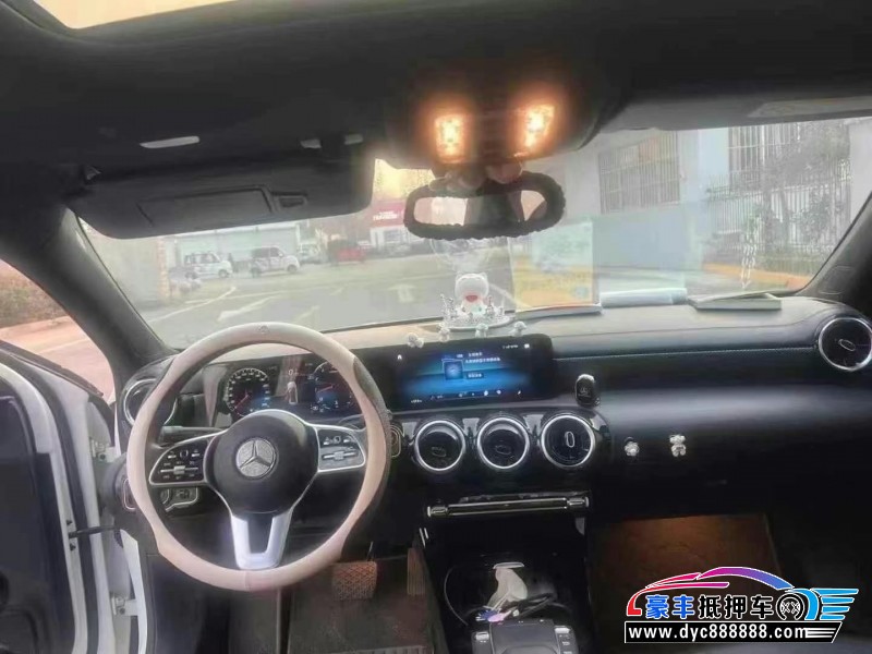 21年奔驰A轿车抵押车出售