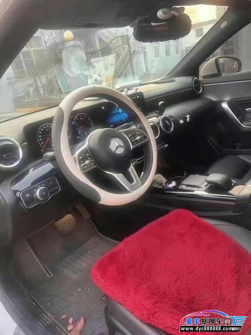 21年奔驰A轿车抵押车出售