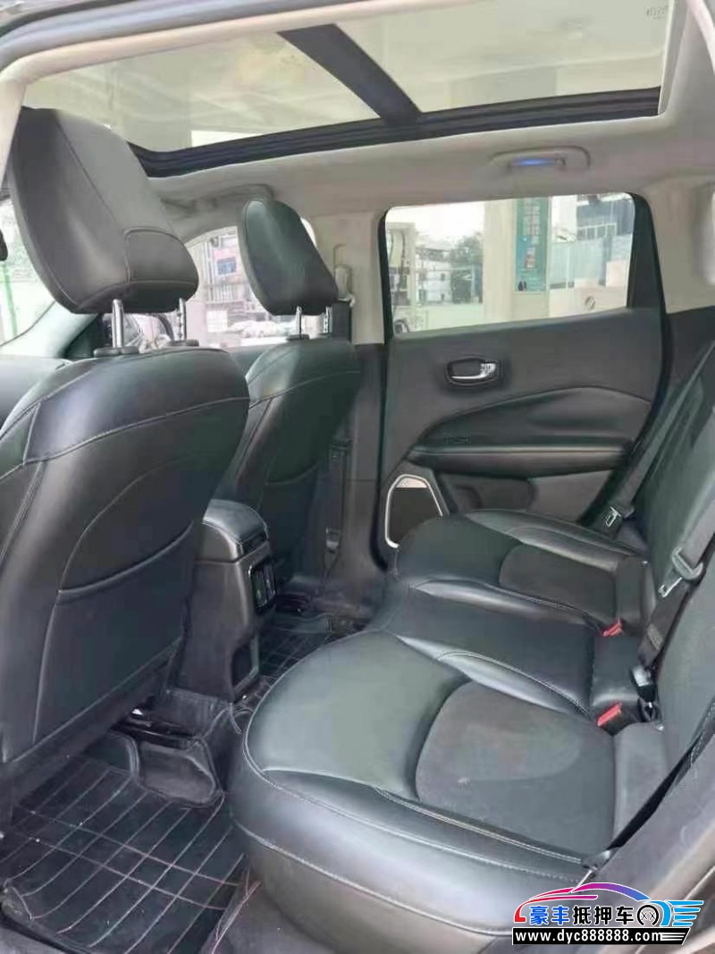 17年Jeep指南者轿车抵押车出售