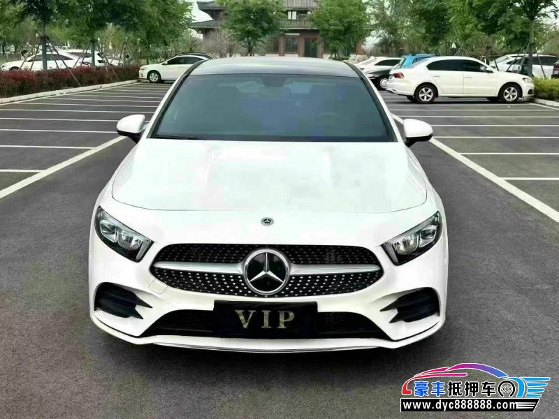 22年奔驰A轿车抵押车出售