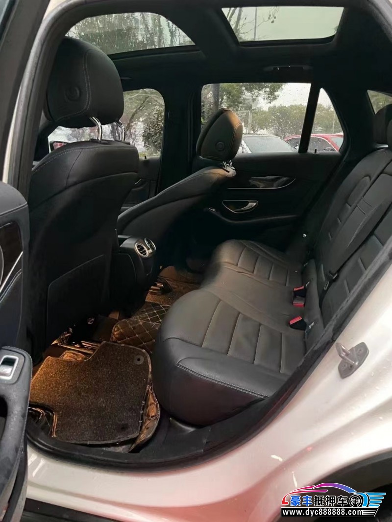 18年奔驰GLC轿车抵押车出售