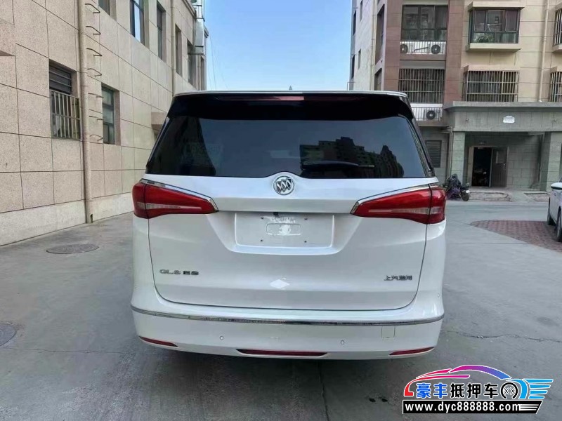 17年别克GL8轿车抵押车出售