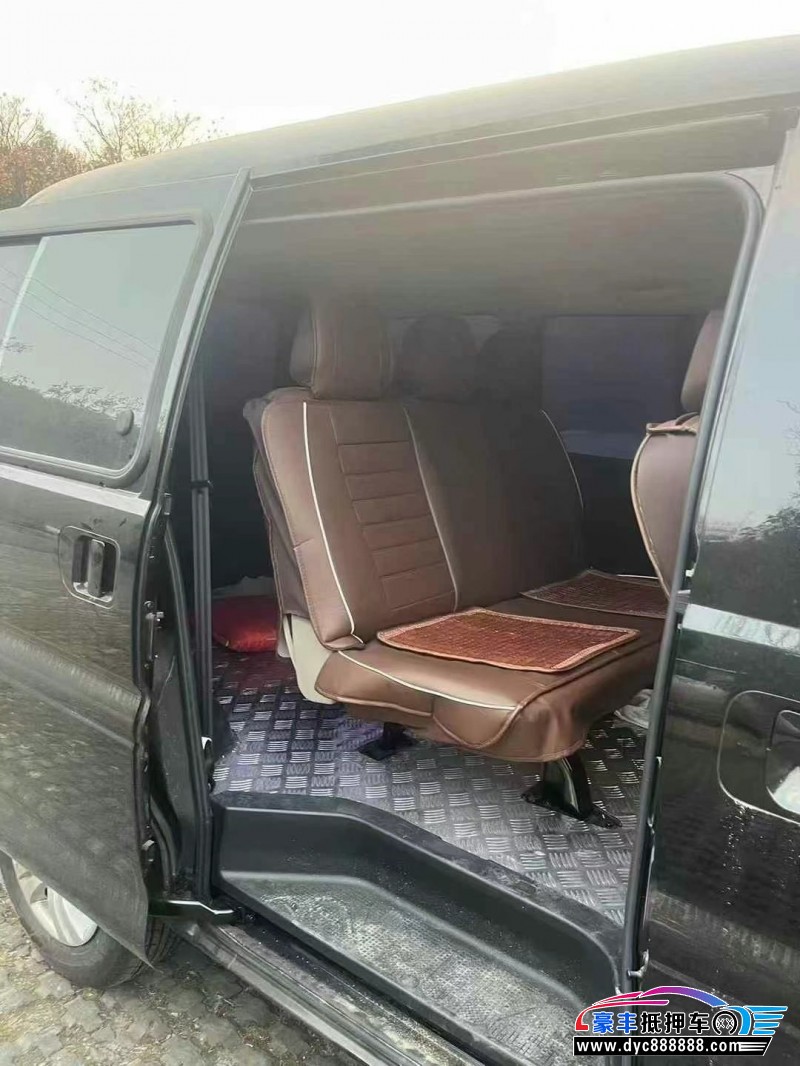 24年东风风行菱智轿车抵押车出售