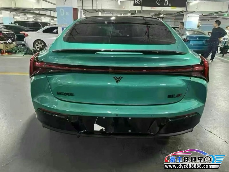 24年哪吒S轿车抵押车出售