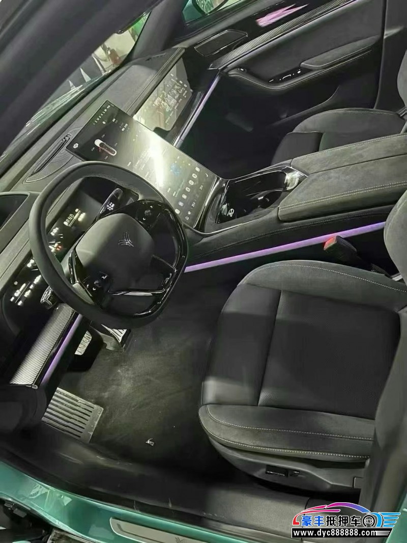 24年哪吒S轿车抵押车出售