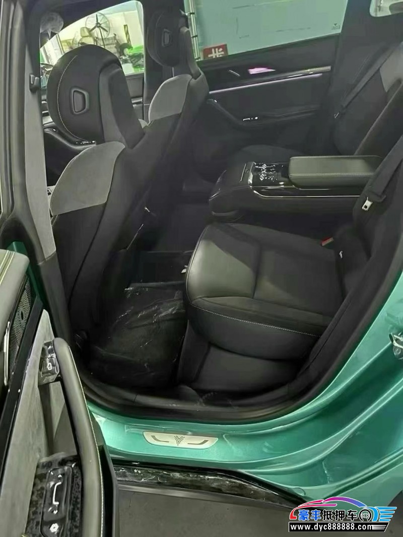 24年哪吒S轿车抵押车出售