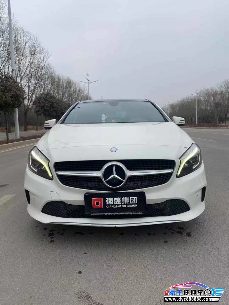 17年奔驰A轿车抵押车出售