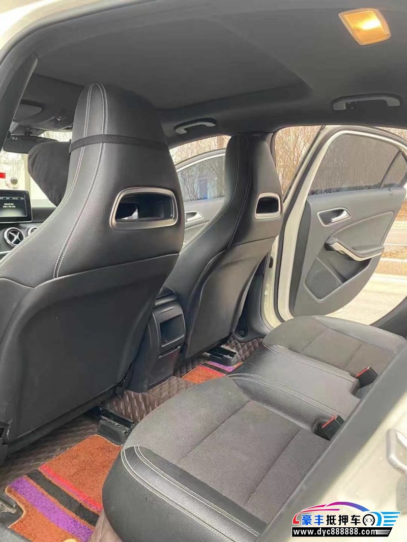 17年奔驰A轿车抵押车出售