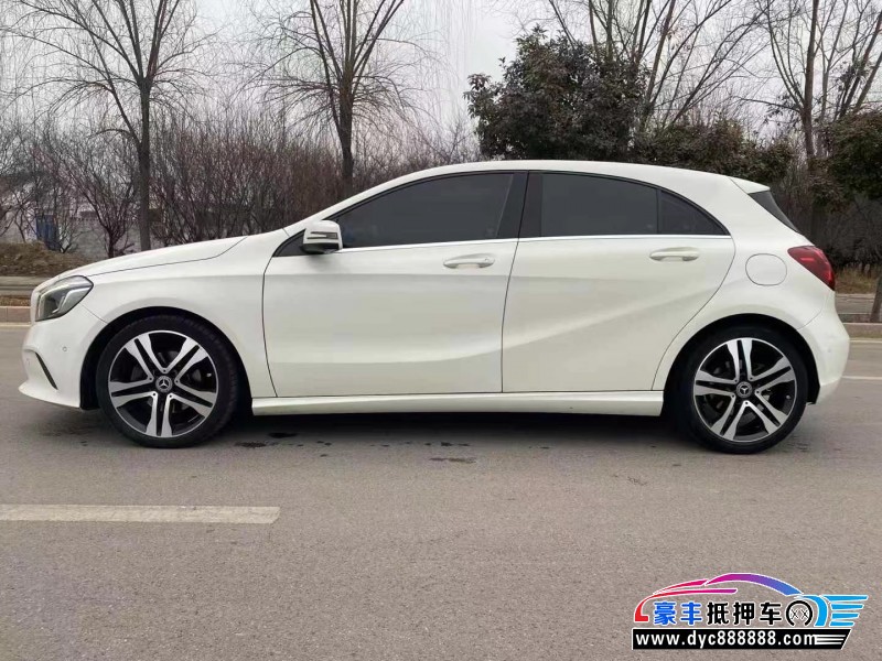 17年奔驰A轿车抵押车出售