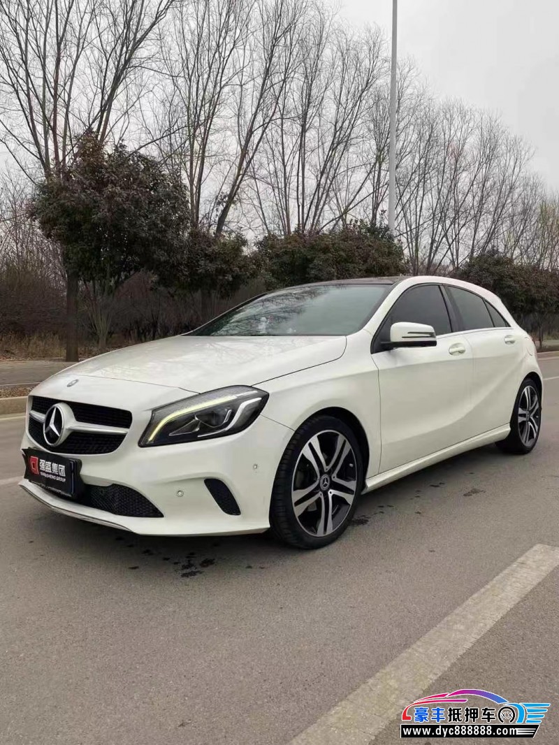 17年奔驰A轿车抵押车出售