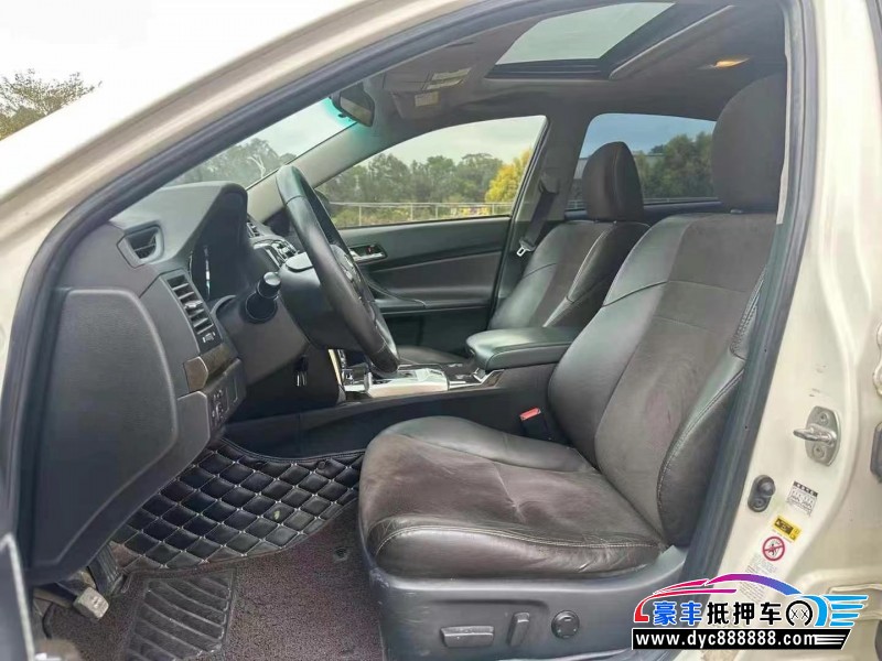 13年丰田锐志轿车抵押车出售