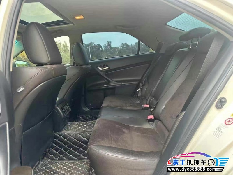 13年丰田锐志轿车抵押车出售