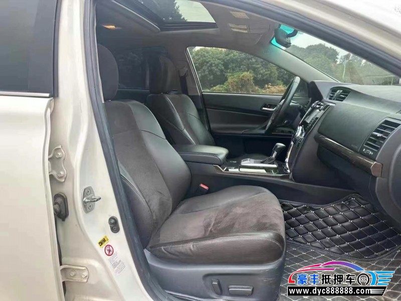 13年丰田锐志轿车抵押车出售