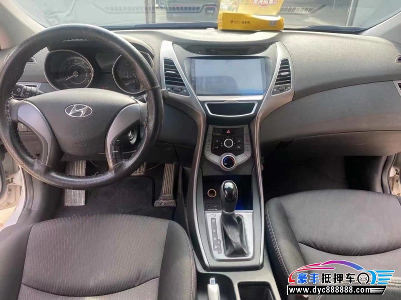 17年现代朗动轿车抵押车出售