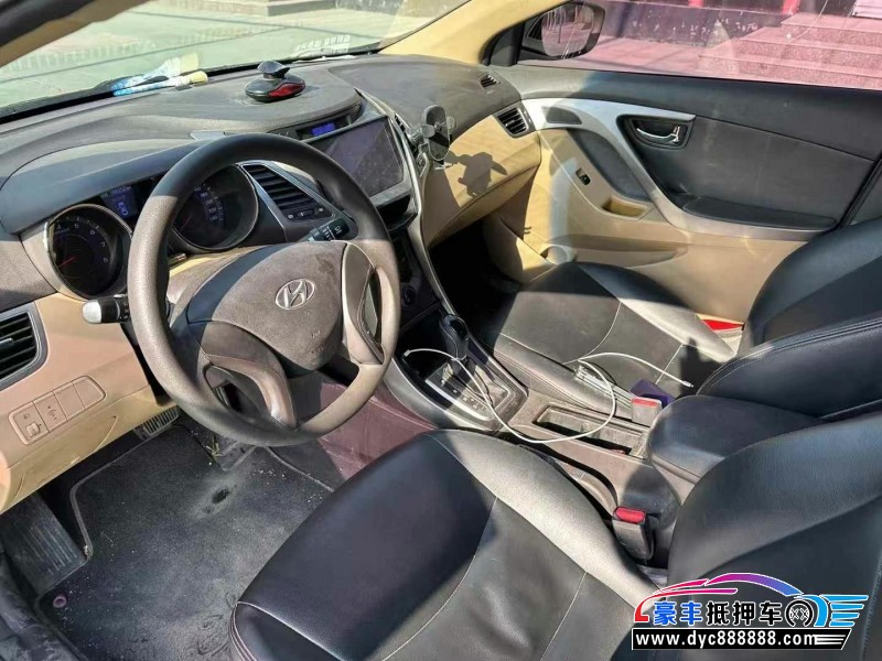 12年现代朗动轿车抵押车出售